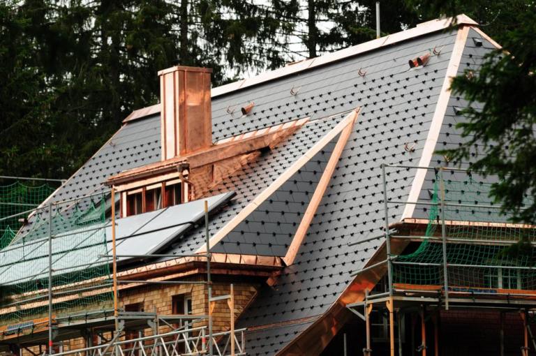 Nos conseils pour une rénovation de toiture réussie à Saint-Avé